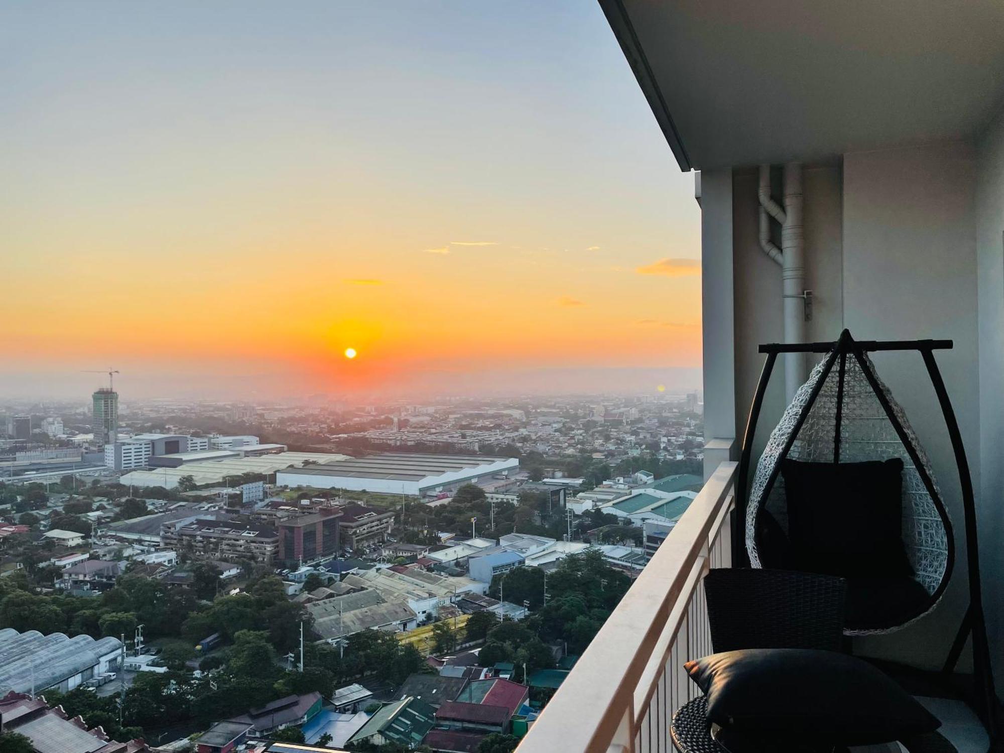 Apartment 2 Bedroom With Parking Balcony Fully Furnished Free Wifi Pool Manila
