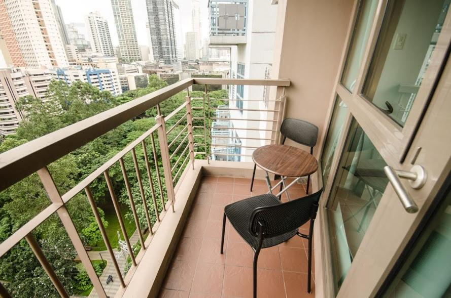 Kl Tower Makati By Ph Staycation Apartment *