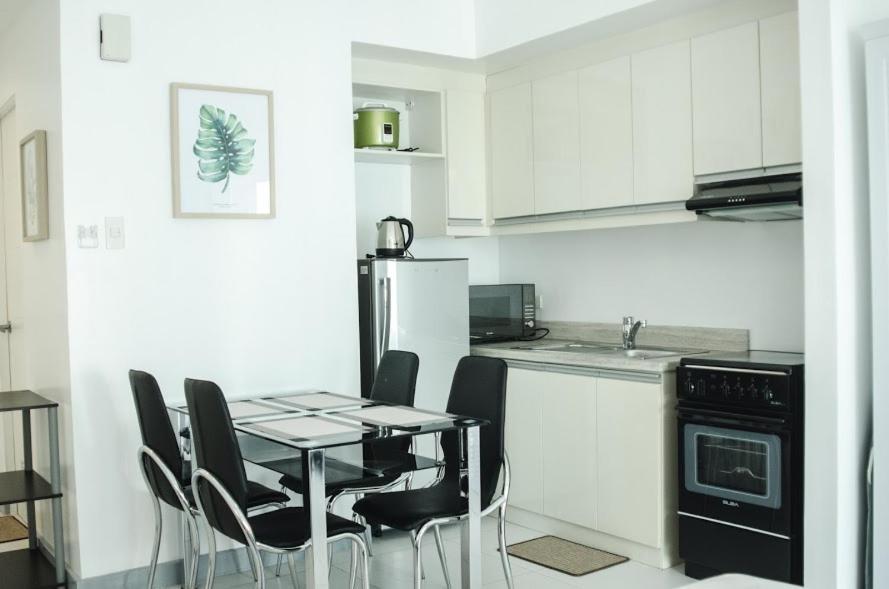 Kl Tower Makati By Ph Staycation Apartment *