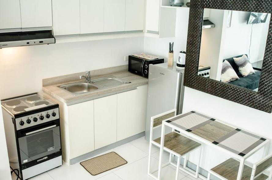 Kl Tower Makati By Ph Staycation Apartment *