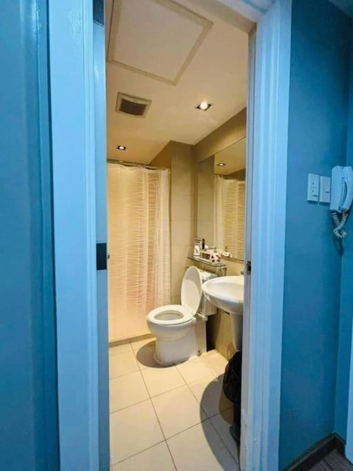 Affordable Cozy Staycation In Azure! *