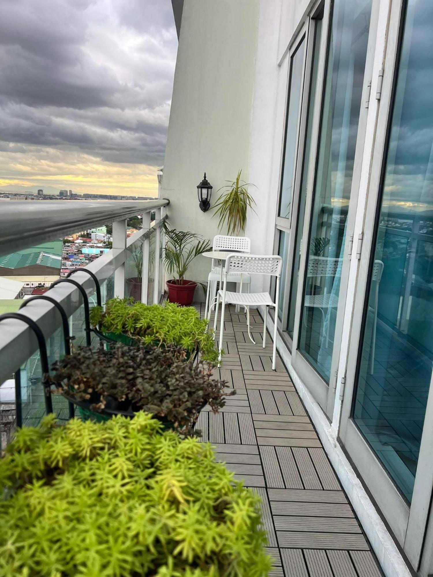 Riel's Condotel In Azure Beach Residences Aparthotel *