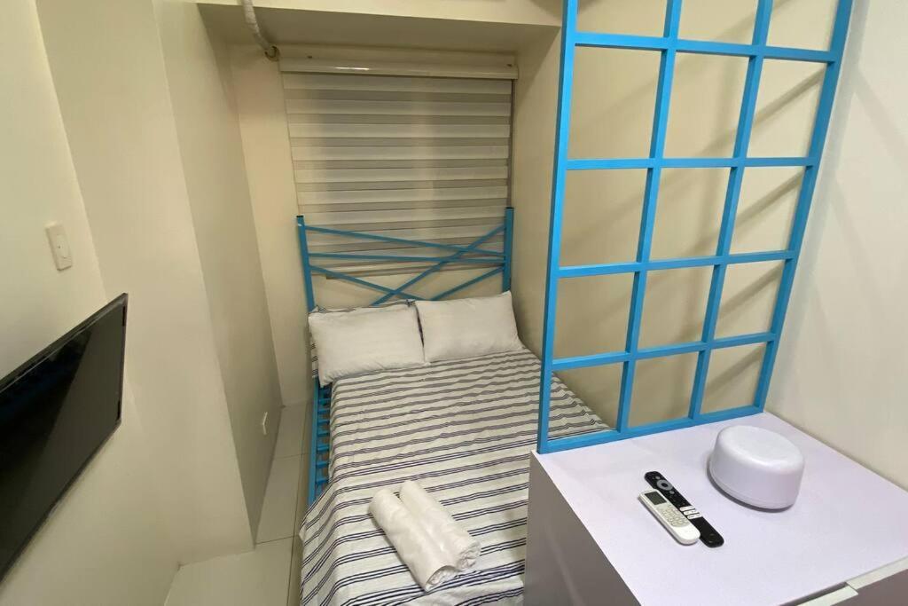 Double Bed, Reliable Wi-fi W/ Back Up Internet Apartment