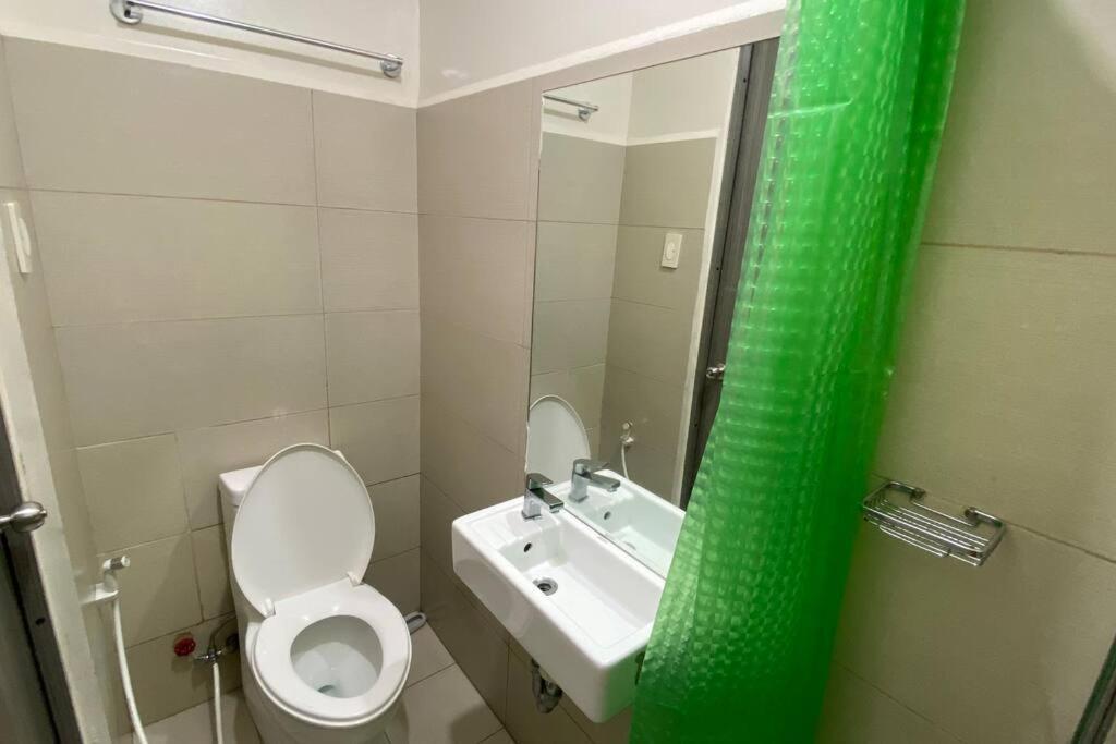 Apartment Double Bed, Reliable Wi-fi W/ Back Up Internet Manila