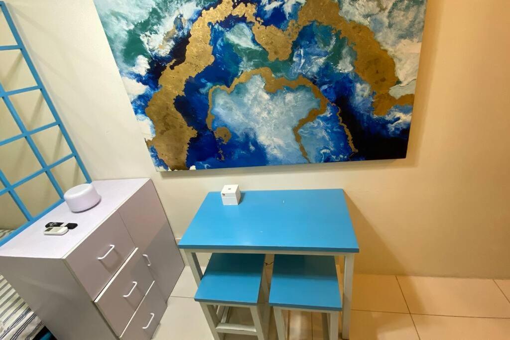 Double Bed, Reliable Wi-fi W/ Back Up Internet Apartment *