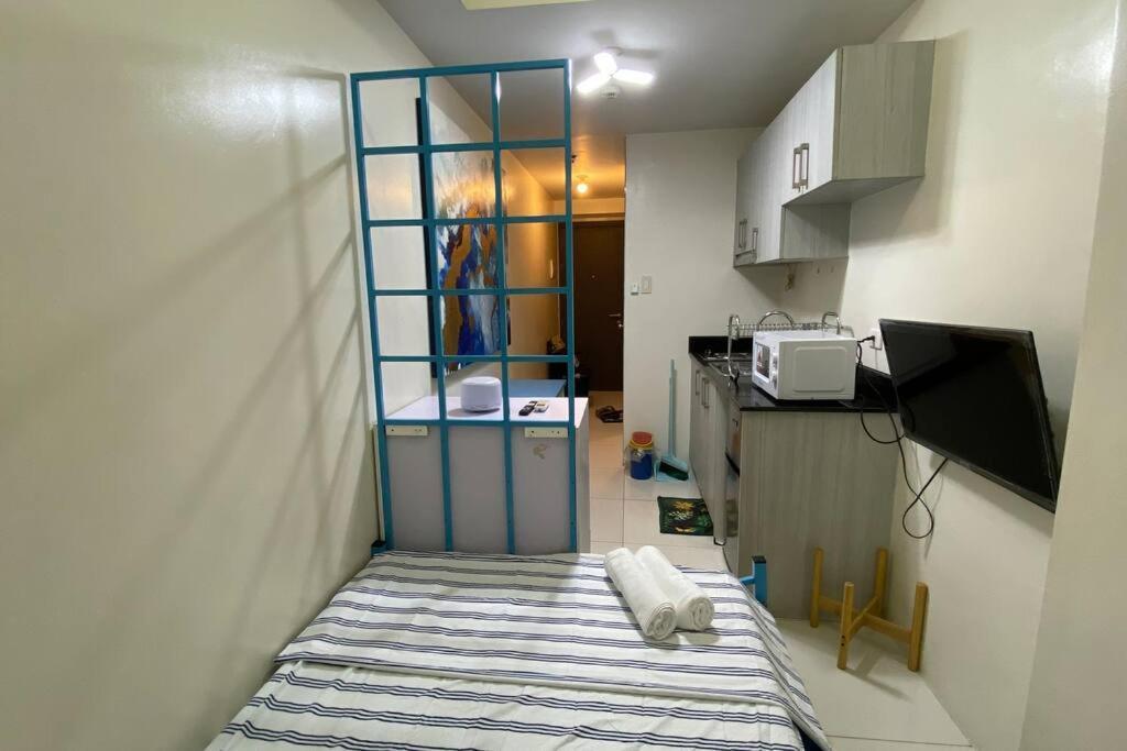 Double Bed, Reliable Wi-fi W/ Back Up Internet Apartment