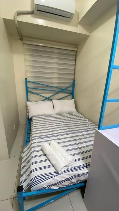 Apartment Double Bed, Reliable Wi-fi W/ Back Up Internet *