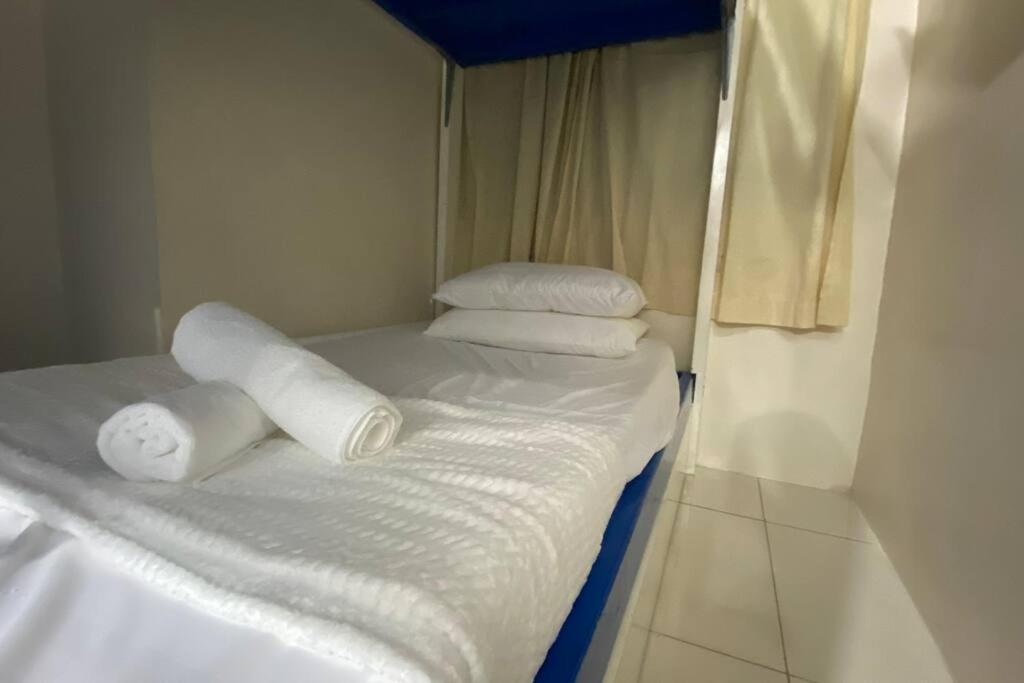 Apartment Affordable In Taft, Fast Wifi, Easy Check In *