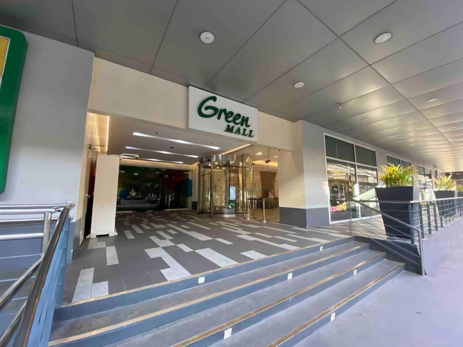Affordable In Taft, Fast Wifi, Easy Check In * Manila