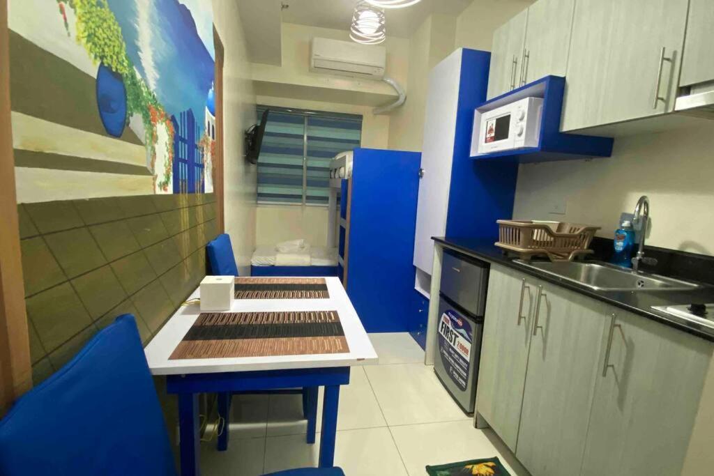 New! Santorini Inspired In Taft Apartment *