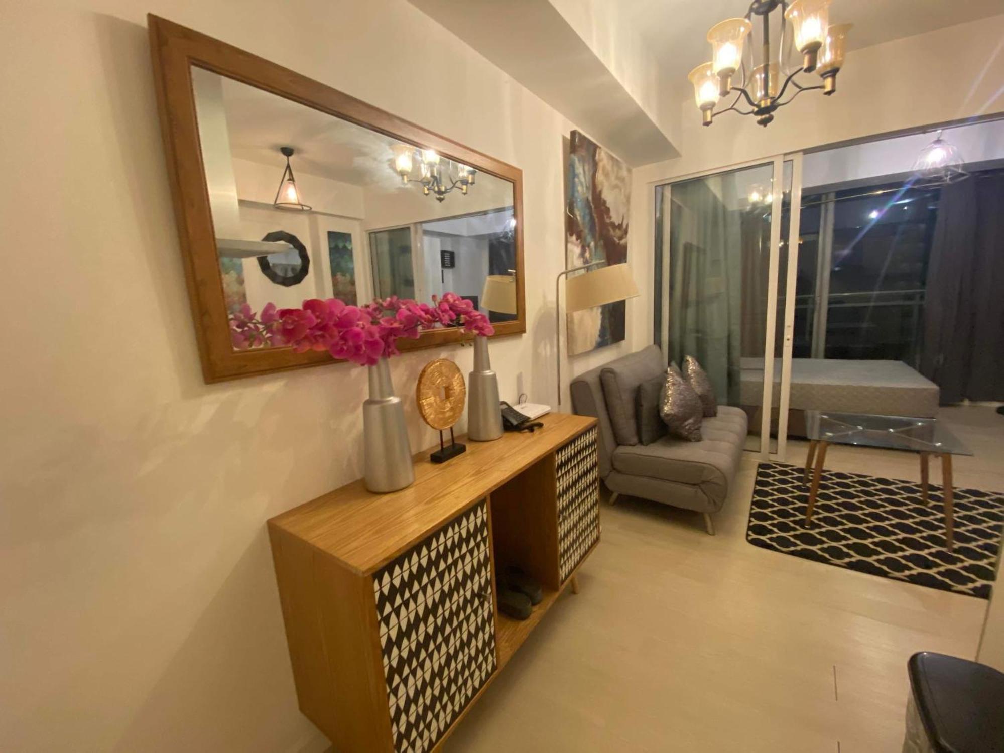 Residences In Azure Condominium Paranaque City Metro Aparthotel Manila