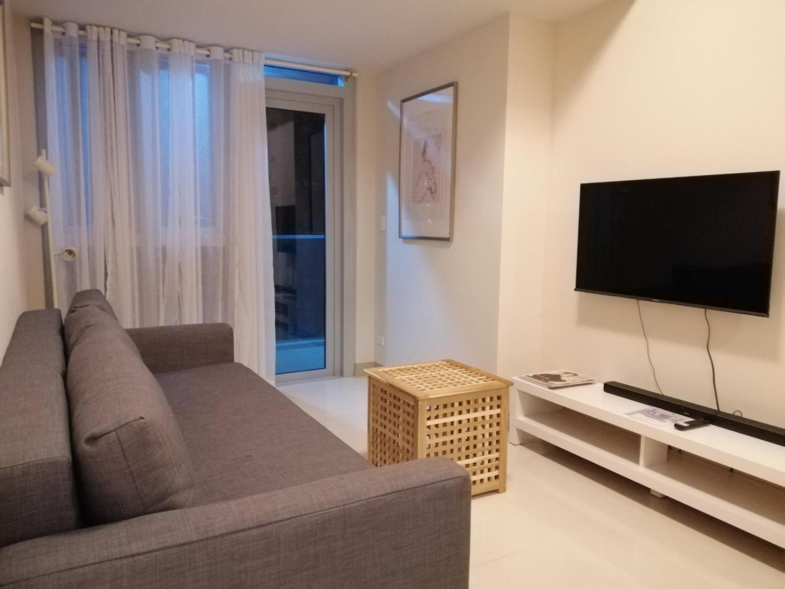 Uptown Parksuites Tower 2 Bgc By Ph Staycation Apartment