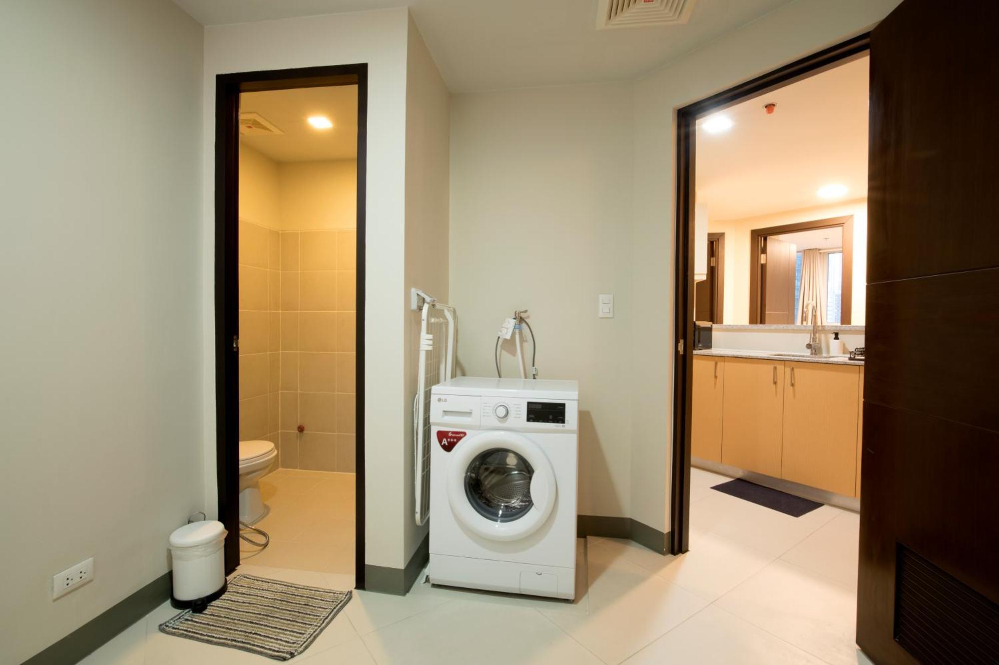 Apartment Uptown Parksuites Tower 2 Bgc By Ph Staycation