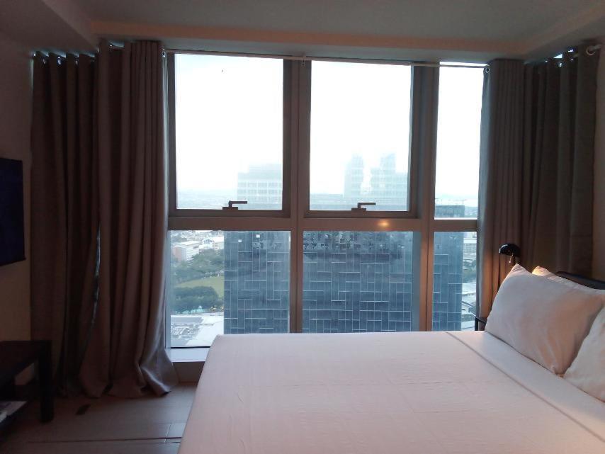 Uptown Parksuites Tower 1 Bgc By Ph Staycation