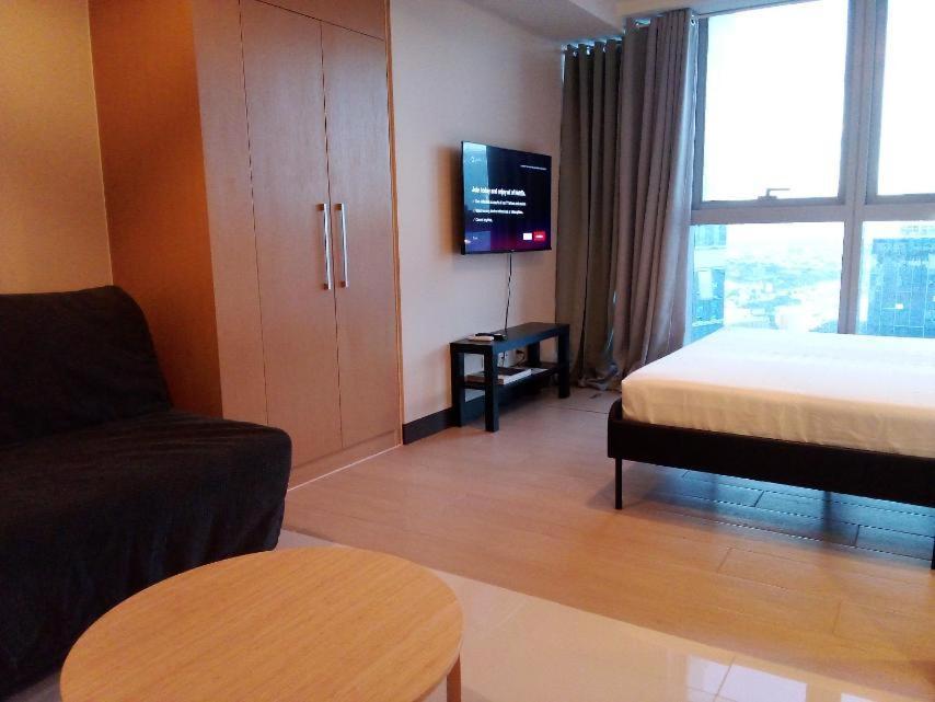 Uptown Parksuites Tower 1 Bgc By Ph Staycation Manila