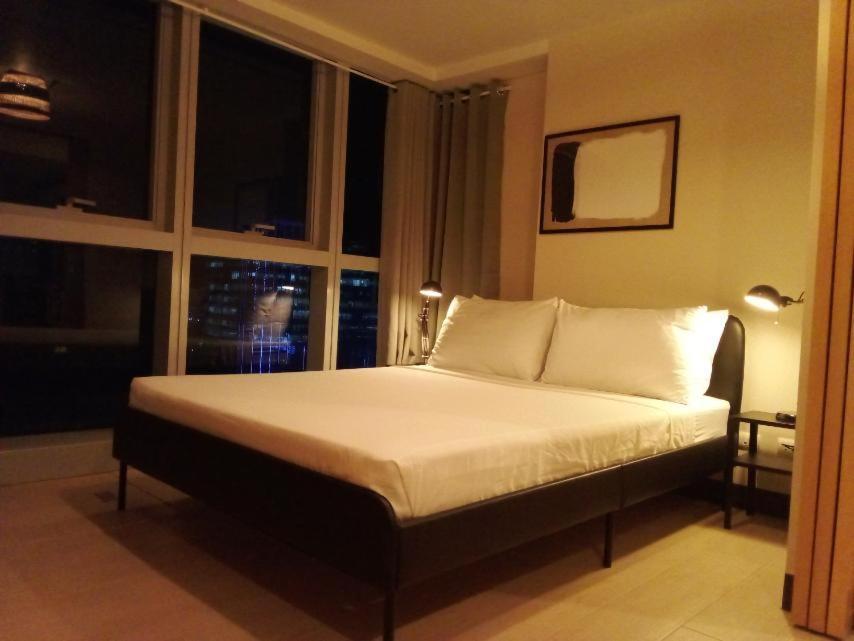 Uptown Parksuites Tower 1 Bgc By Ph Staycation *
