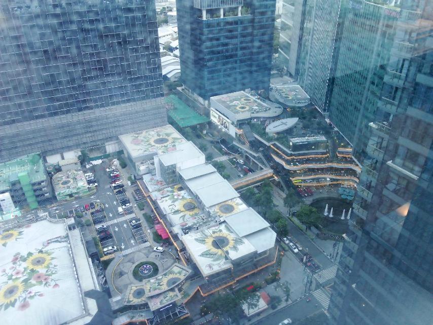 Uptown Parksuites Tower 1 Bgc By Ph Staycation Apartment *