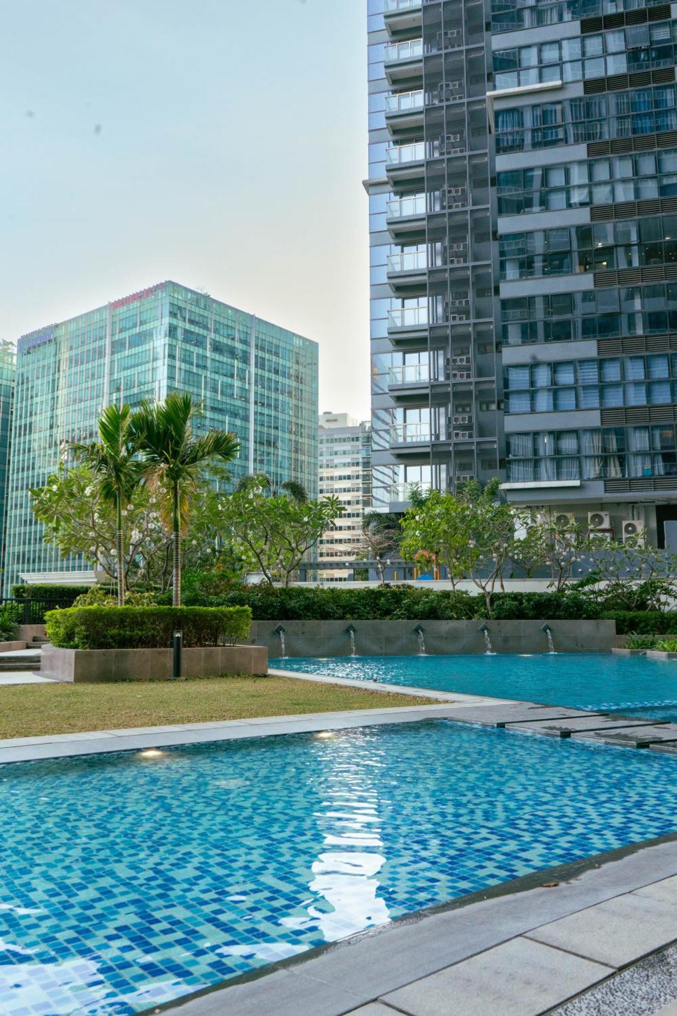 Apartment Uptown Parksuites Tower 1 Bgc By Ph Staycation *