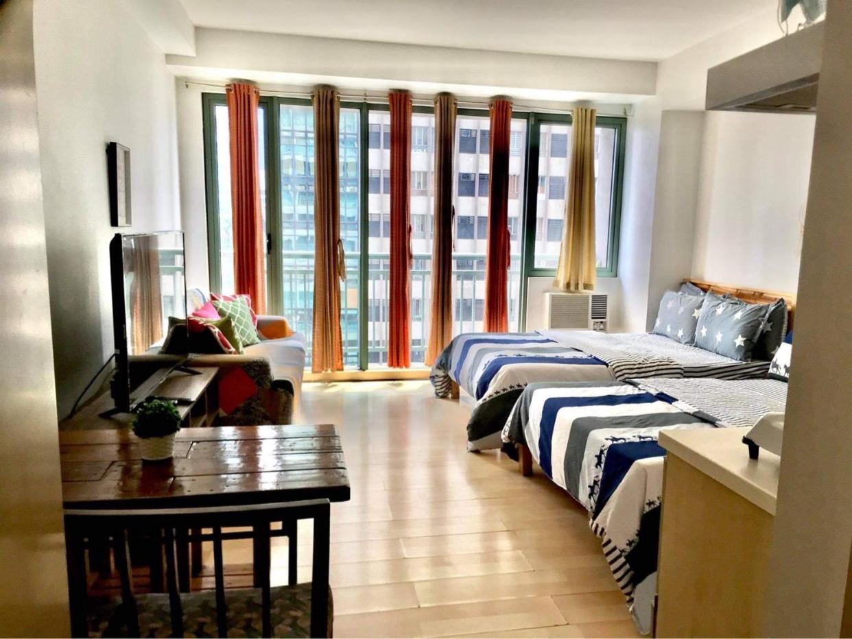 Greenfield W/ 2 Queen Across Shangrila Apartment