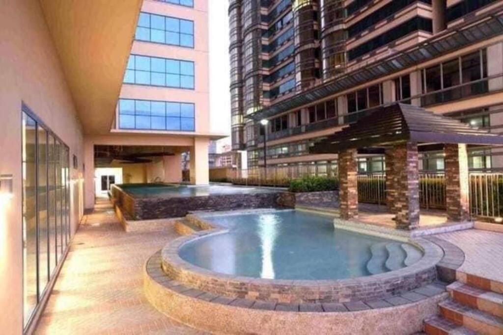 Grand Riviera Suites2 @ Us Embassy/freepool/wi-fi Manila