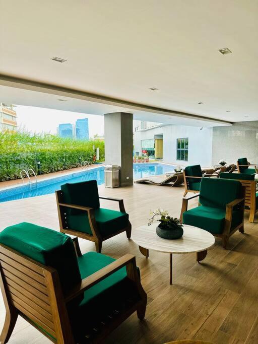 Makati Staycation By Marco - Smdc Lush Apartment