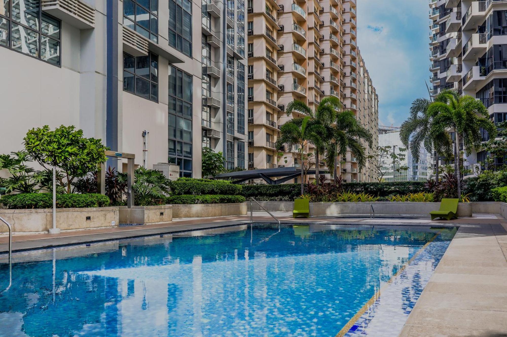 Apartment Spacious Family Sleeper Bgc & 84inch Cinema Manila