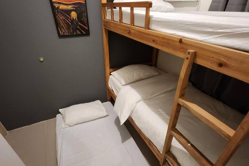 Apartment Homey 2br In Makati