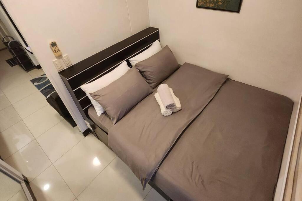 Great View In Makati Apartment Manila