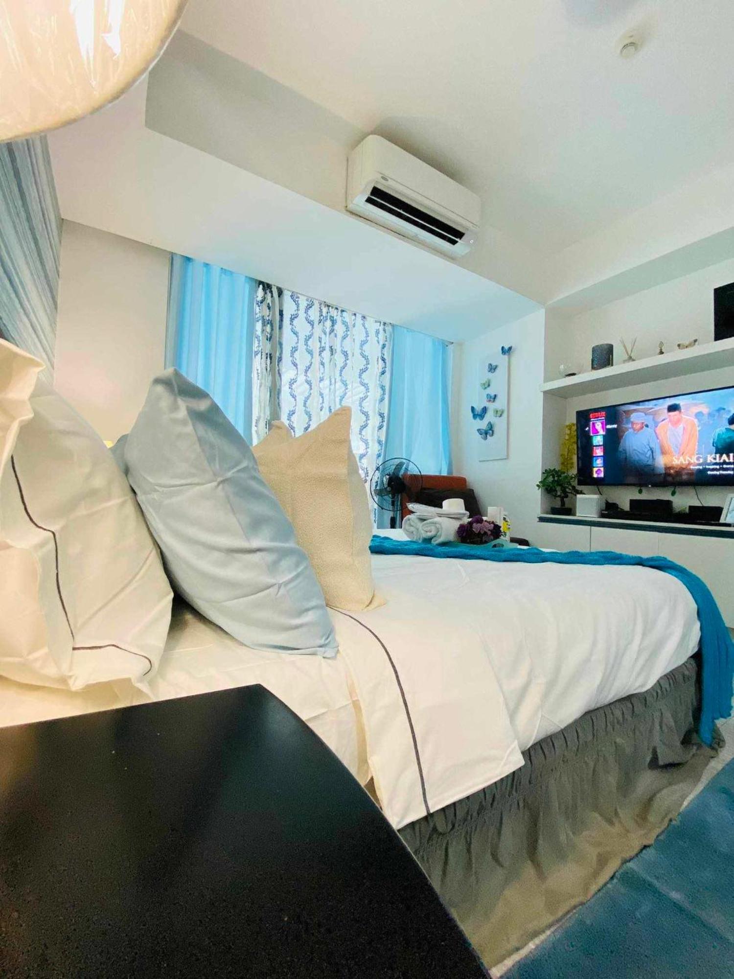Urban At Azure Apartment