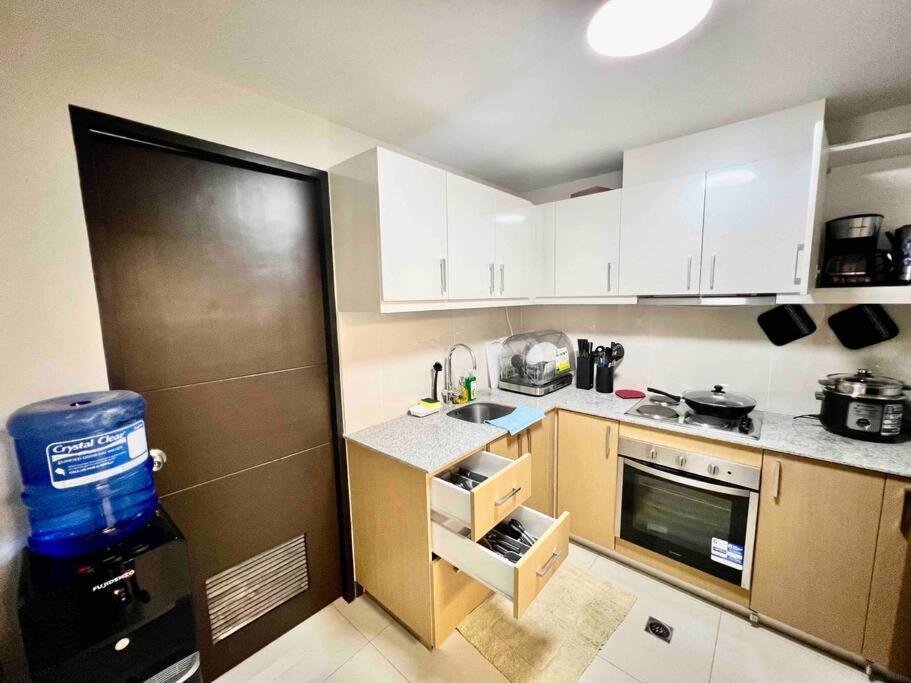 Modern 2br In Uptown Parksuites W/ Free Parking