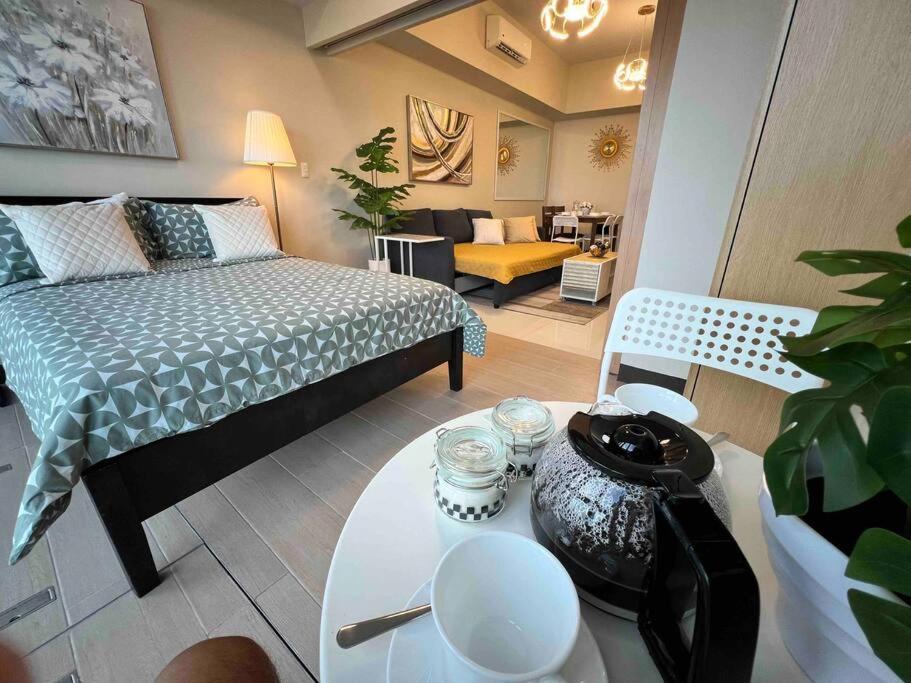 Modern 2br In Uptown Parksuites W/ Free Parking Manila