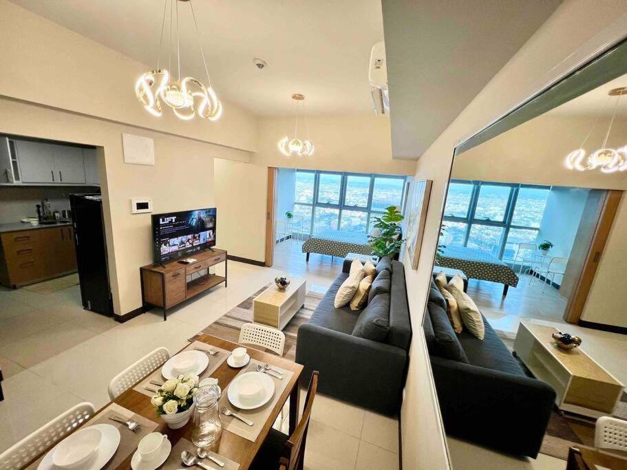 Apartment Modern 2br In Uptown Parksuites W/ Free Parking Manila