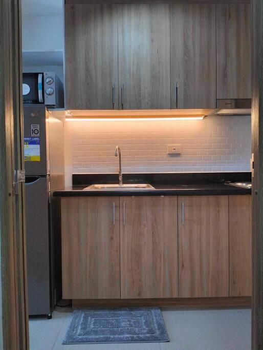 Posh 1 Bedroom Unit+ Netflix*wifi @ Shore 2 Apartment