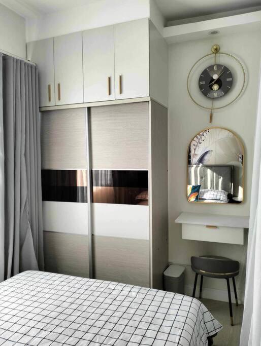 Posh 1 Bedroom Unit+ Netflix*wifi @ Shore 2 Apartment