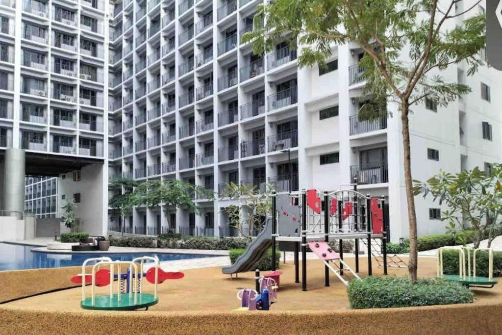 Posh 1 Bedroom Unit+ Netflix*wifi @ Shore 2