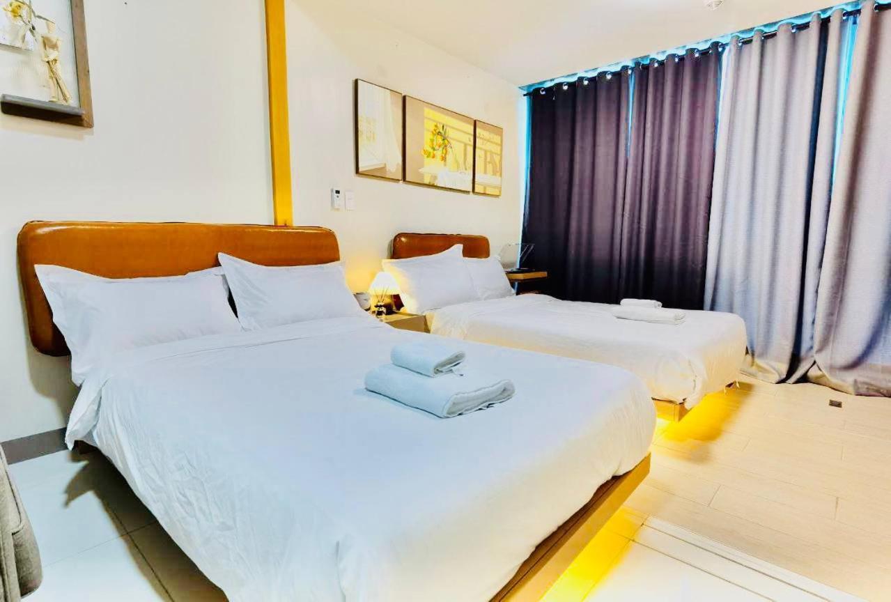 Apartment Thompson - 2 Beds, One Uptown Residences - Xbox & Netflix Manila