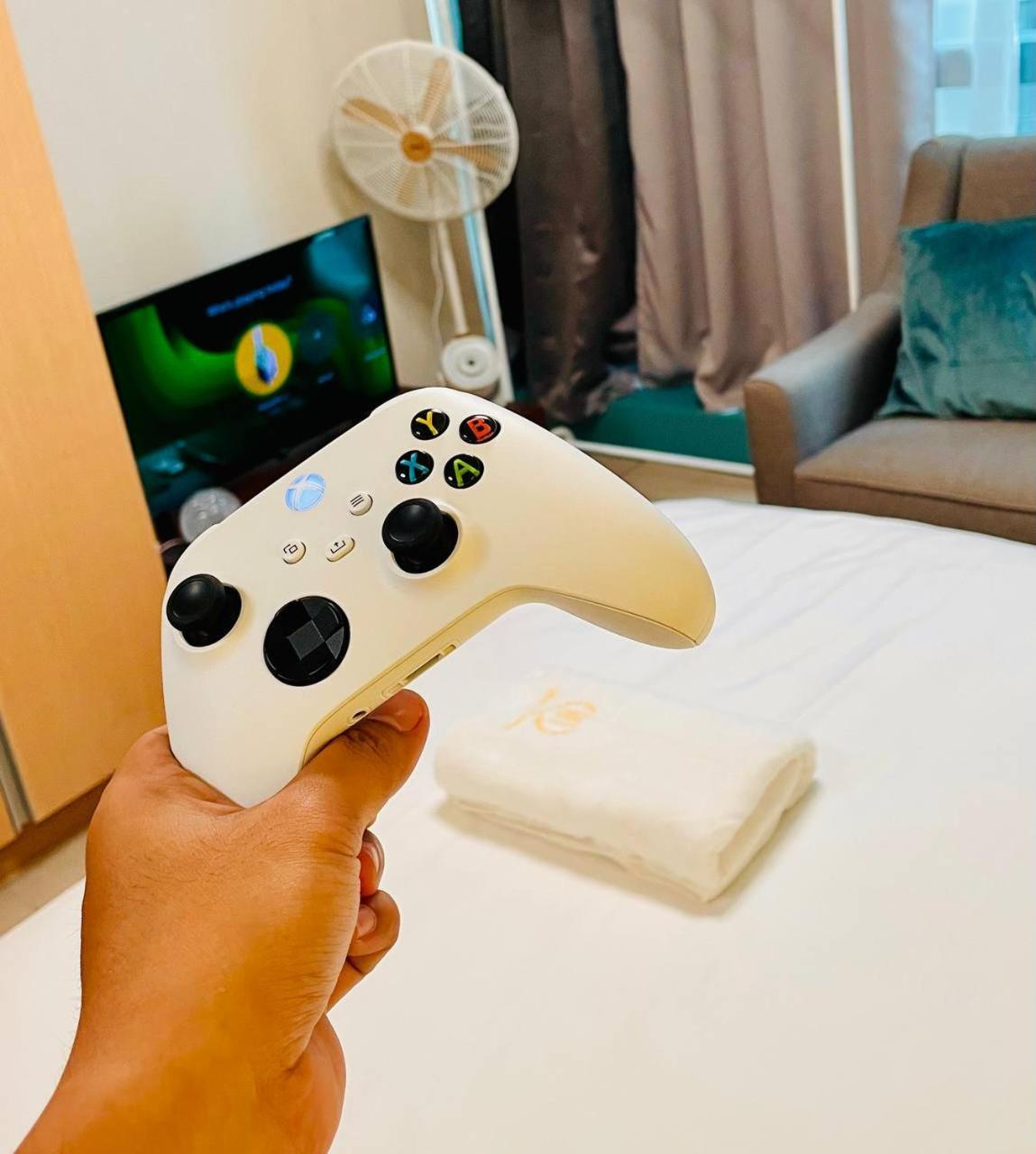 Thompson - 2 Beds, One Uptown Residences - Xbox & Netflix