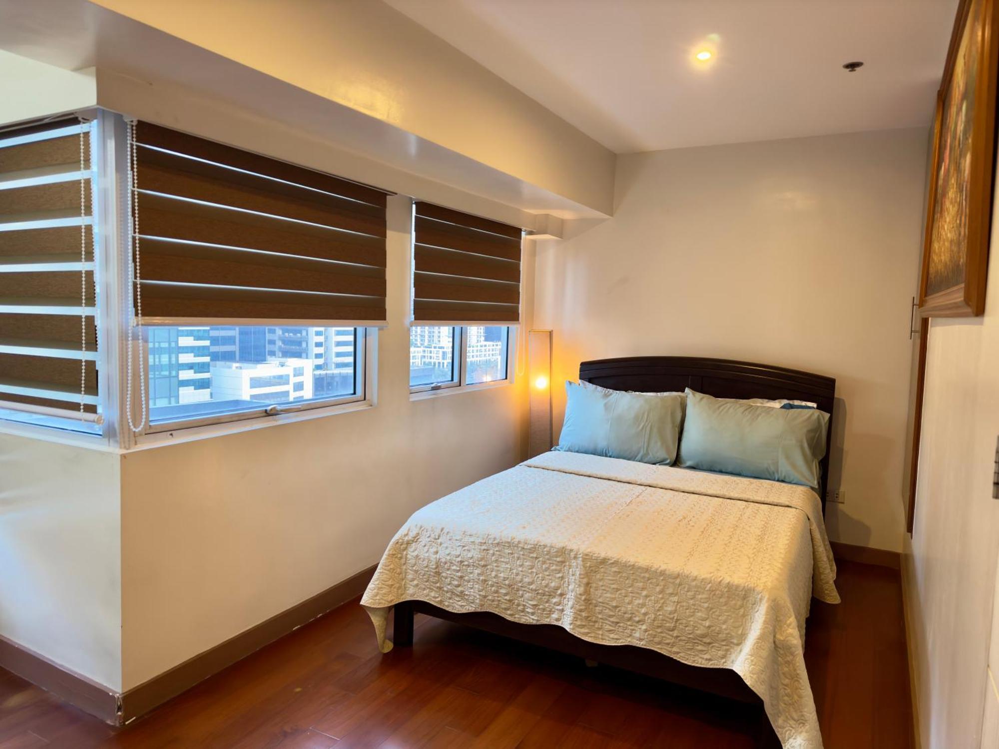 2br In Bgc With Wifi/netflix/disney+ Manila
