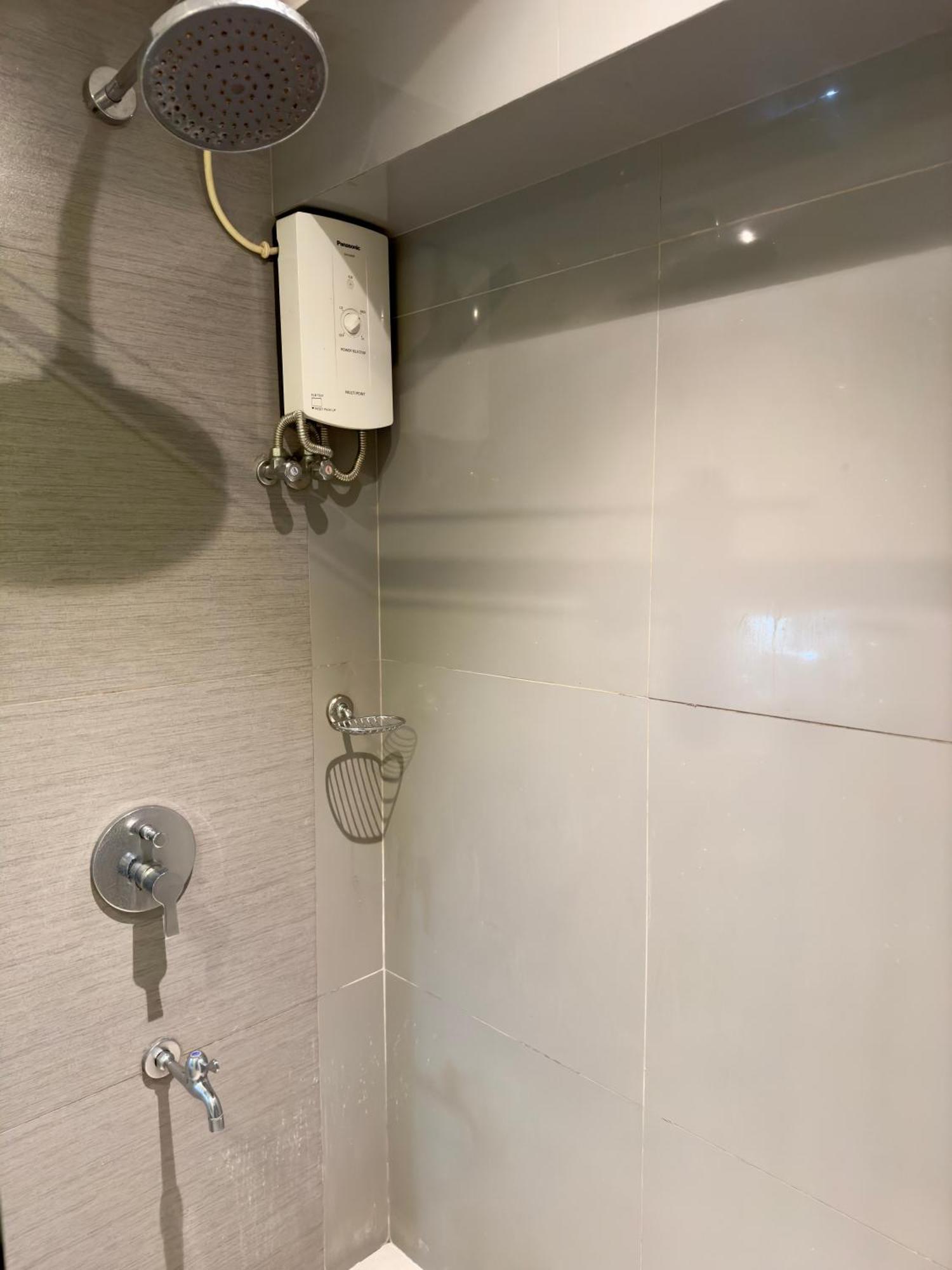 Apartment 2br In Bgc With Wifi/netflix/disney+ Manila