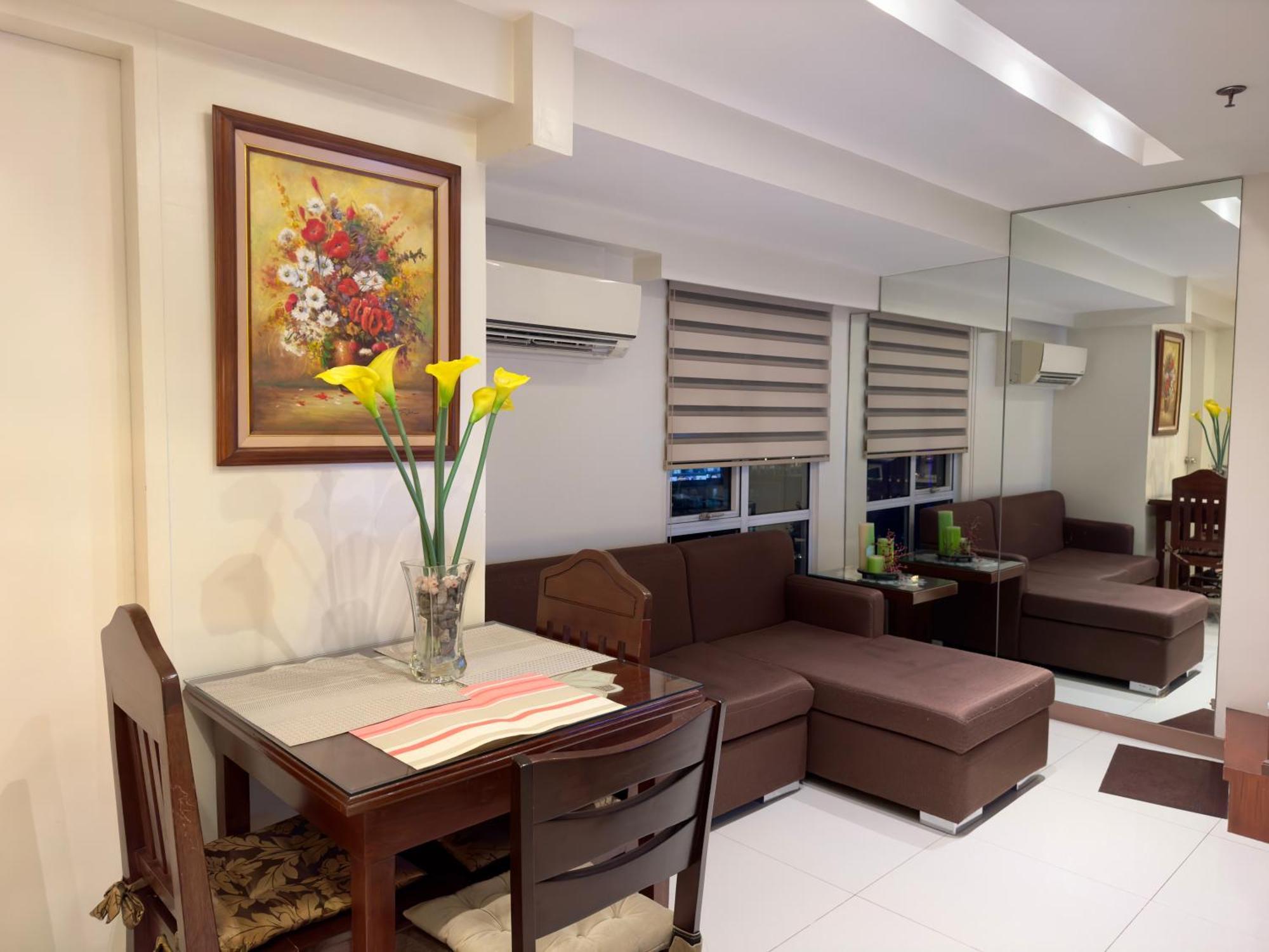 2br In Bgc With Wifi/netflix/disney+ * Manila