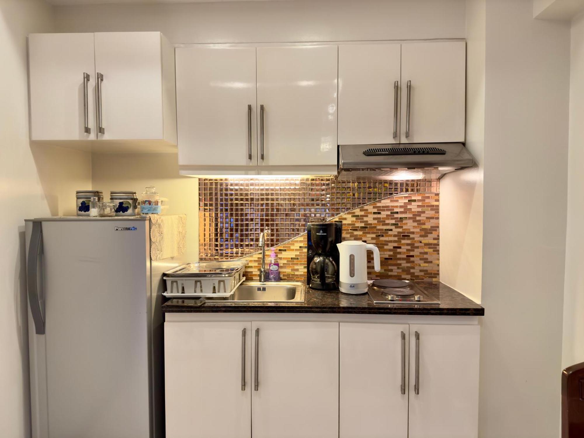 2br In Bgc With Wifi/netflix/disney+