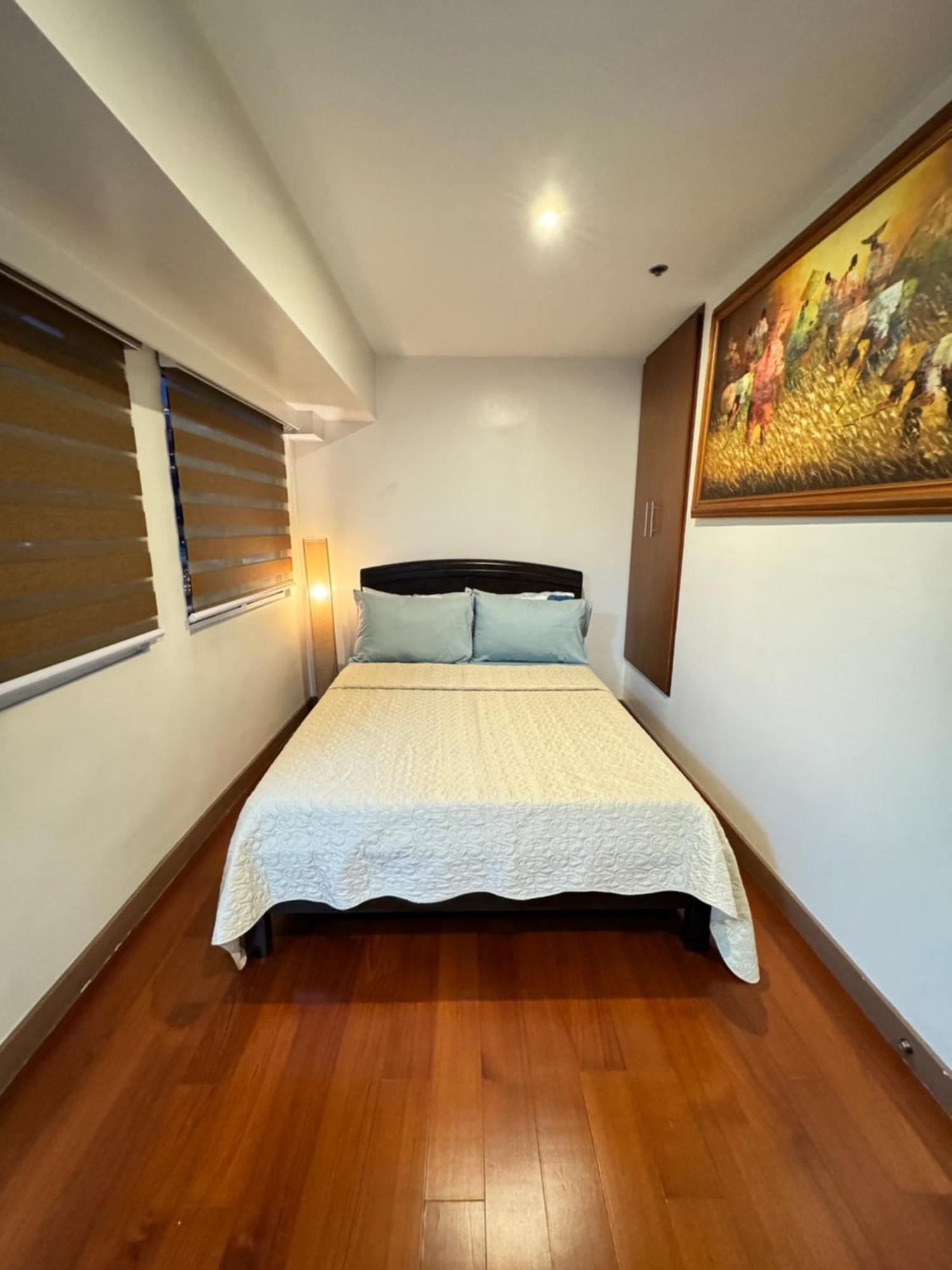 2br In Bgc With Wifi/netflix/disney+ *