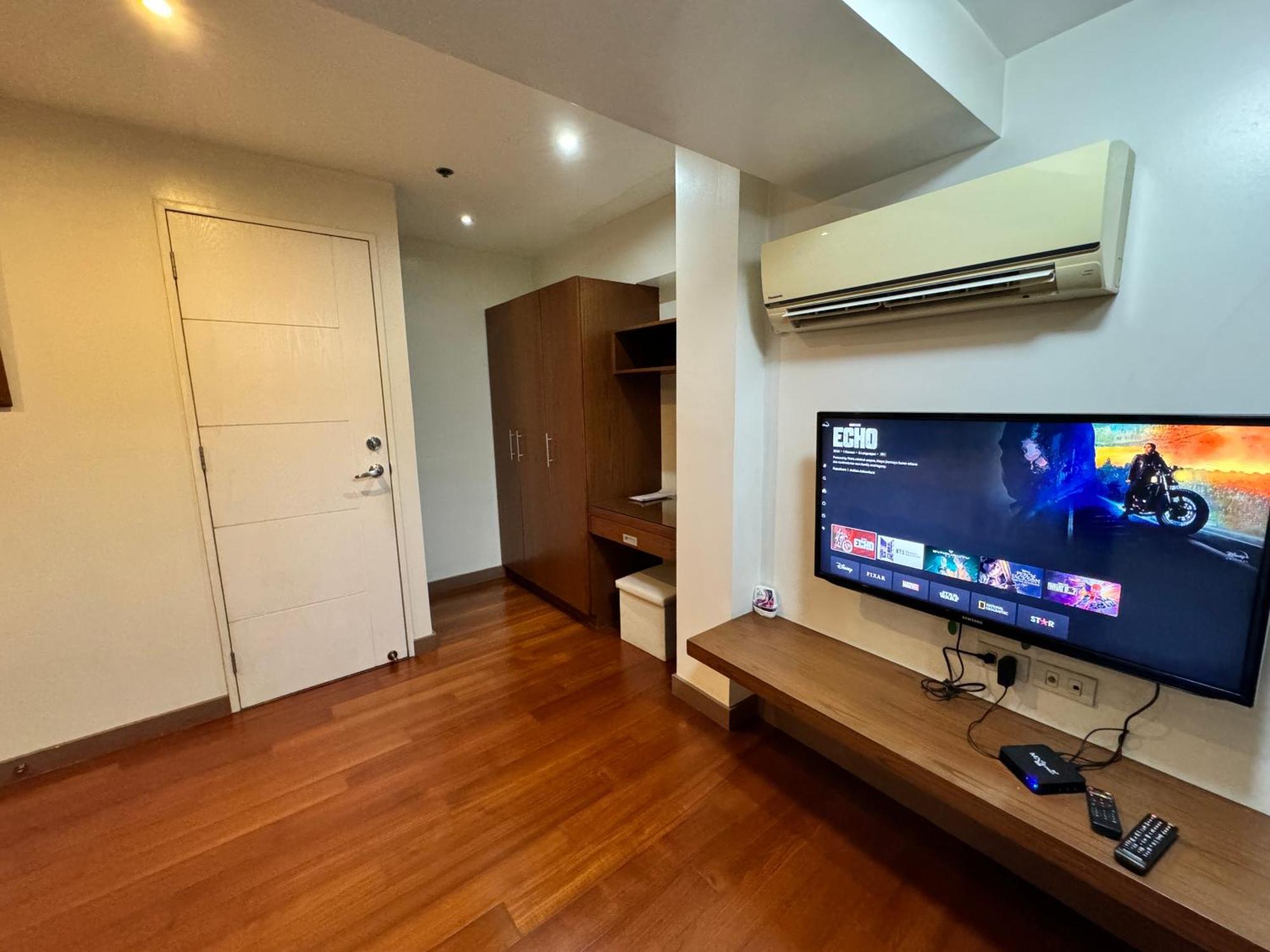 Apartment 2br In Bgc With Wifi/netflix/disney+ Manila