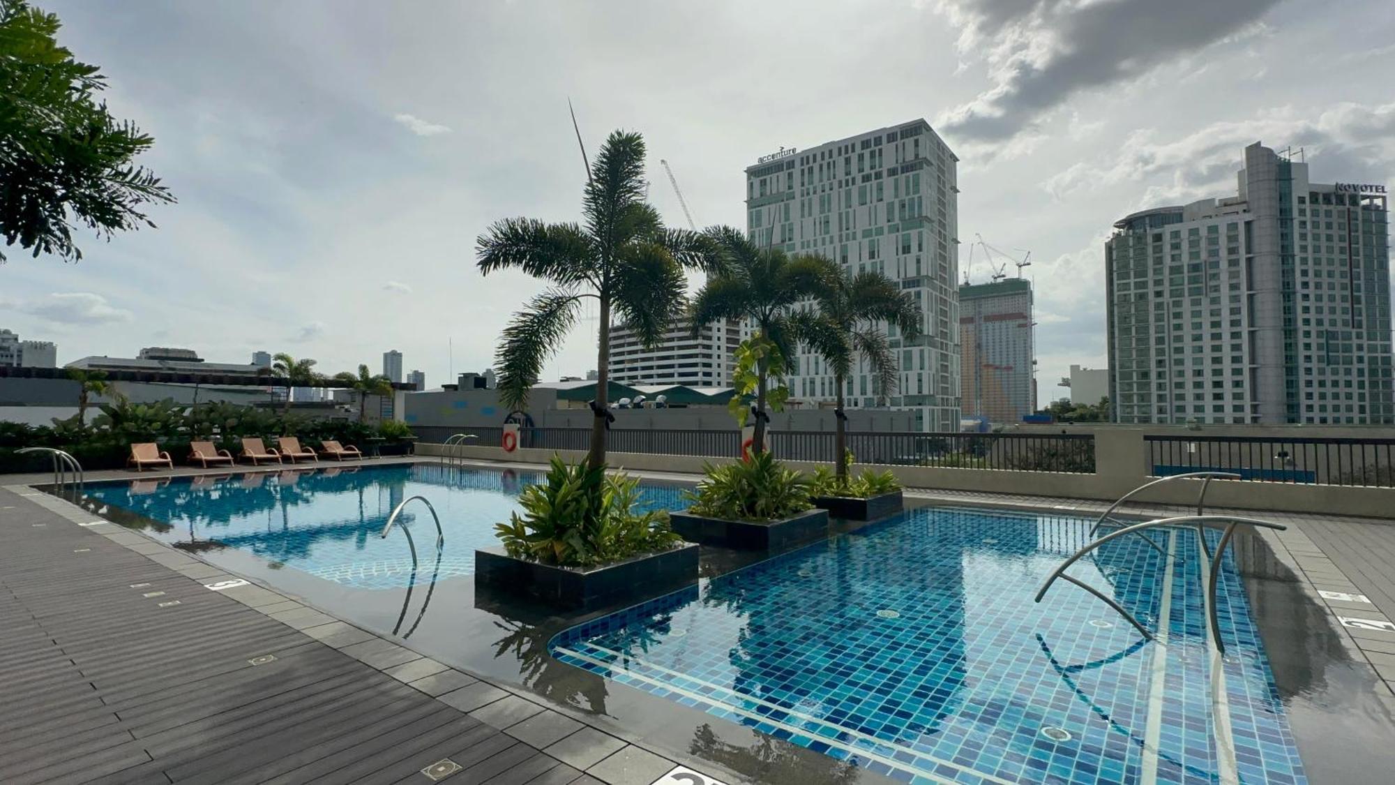 Cozy With Queen Size Bed In Araneta Quezon Manila