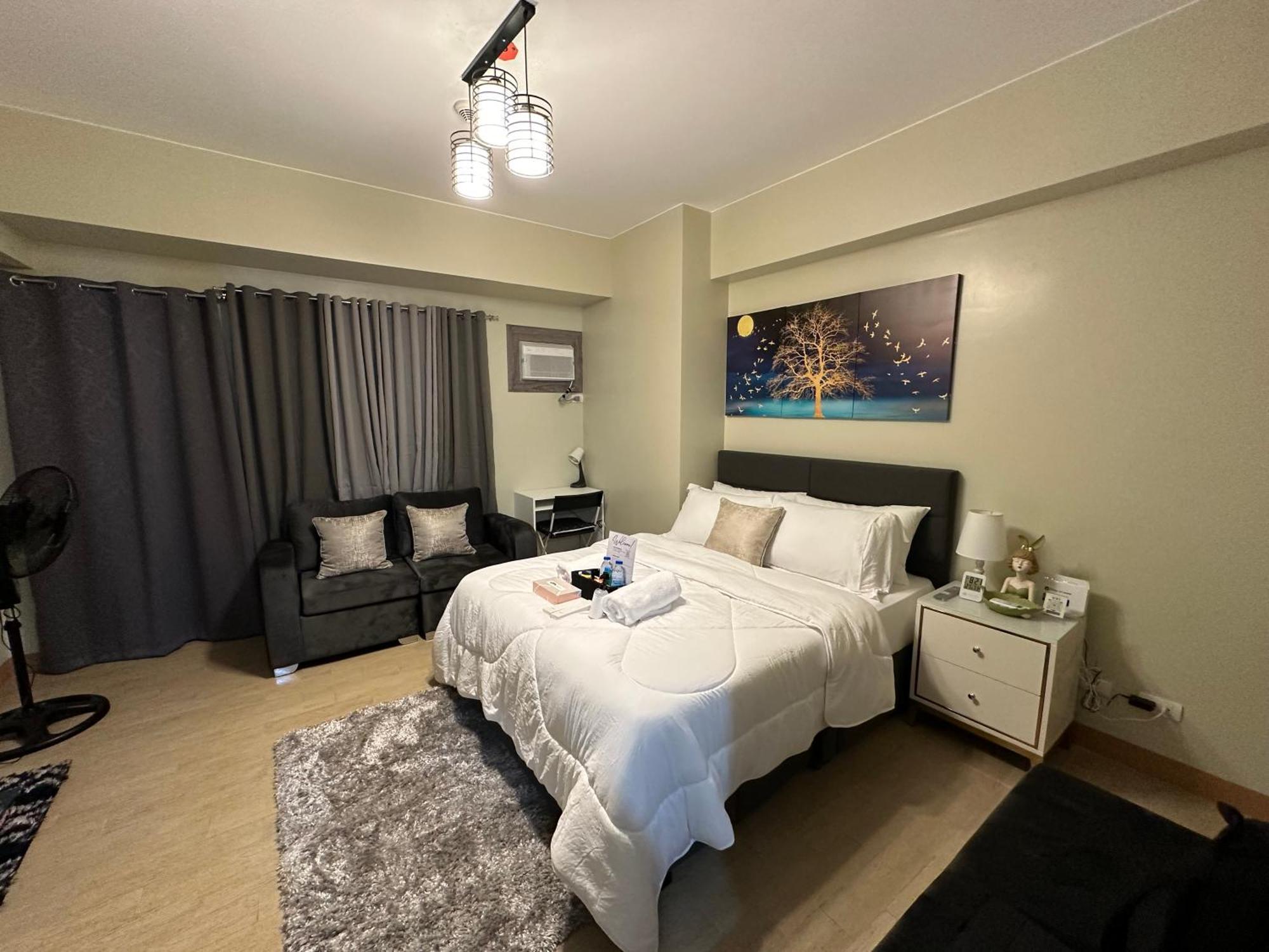 Cozy With Queen Size Bed In Araneta Quezon