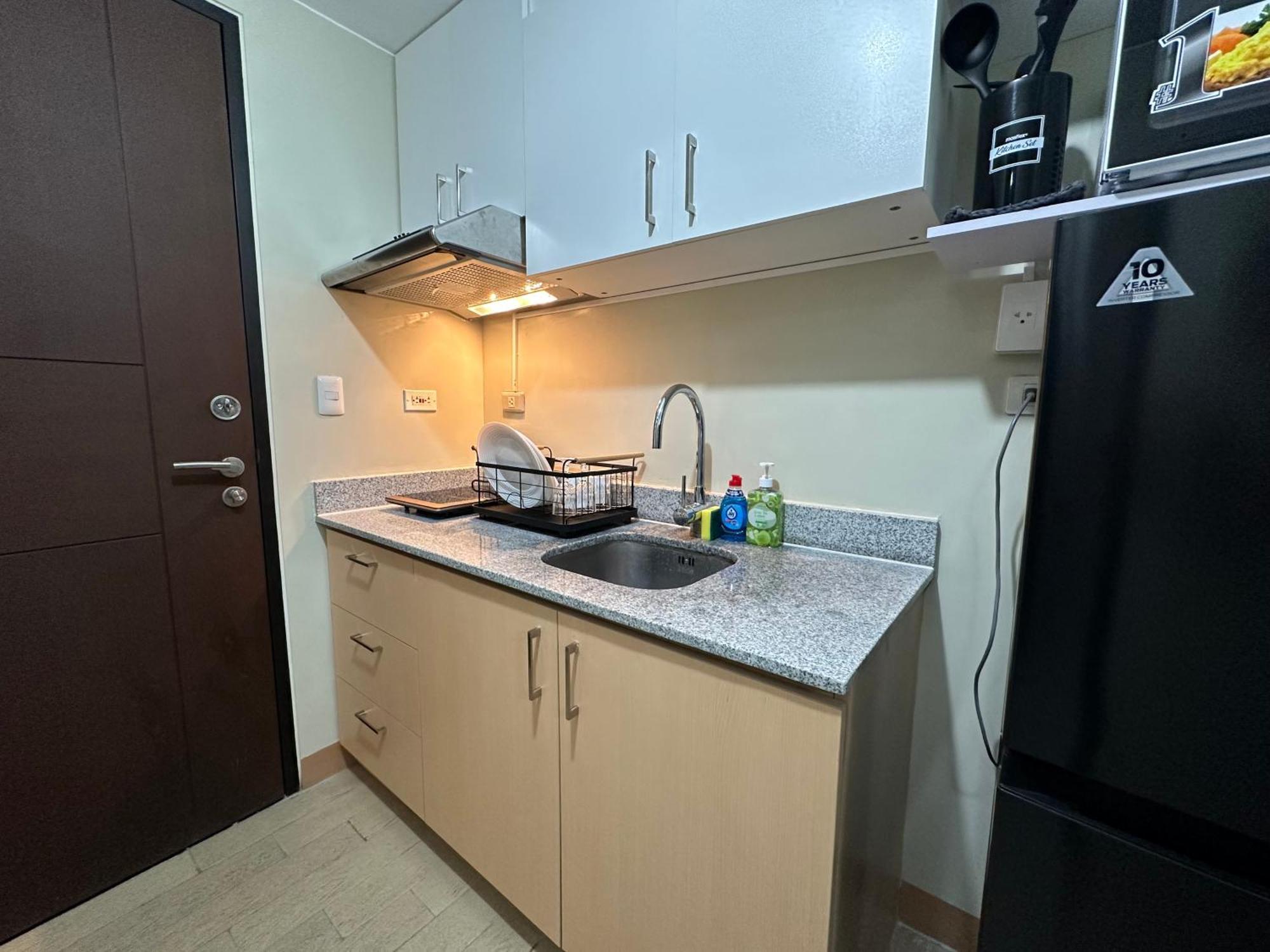 Apartment Cozy With Queen Size Bed In Araneta Quezon