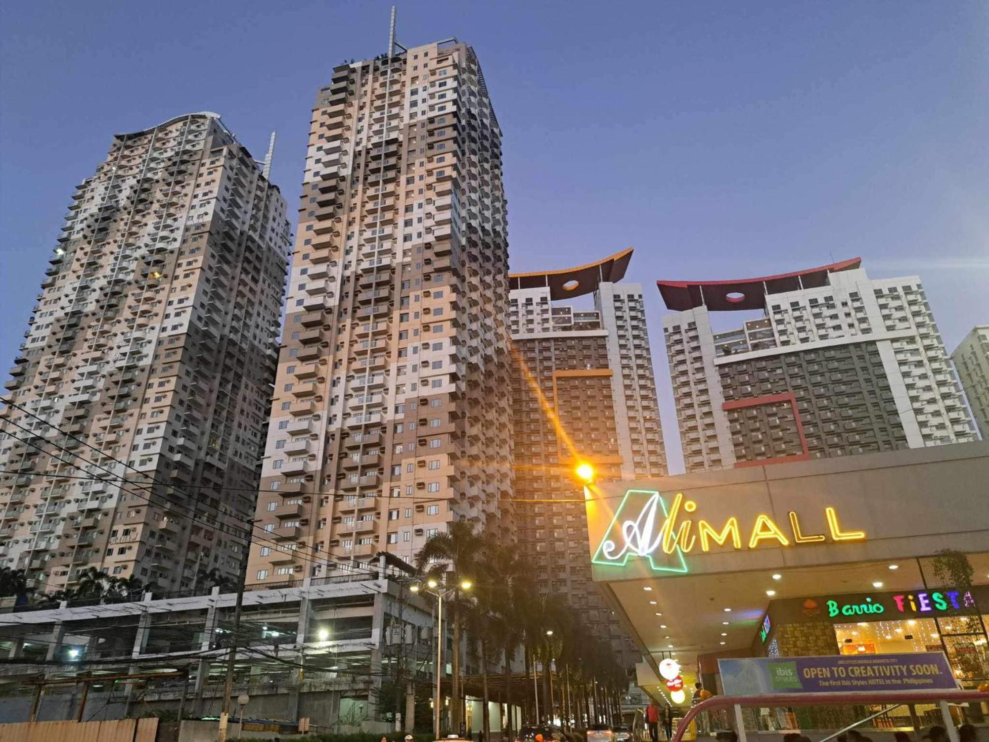 Apartment Cozy With Queen Size Bed In Araneta Quezon