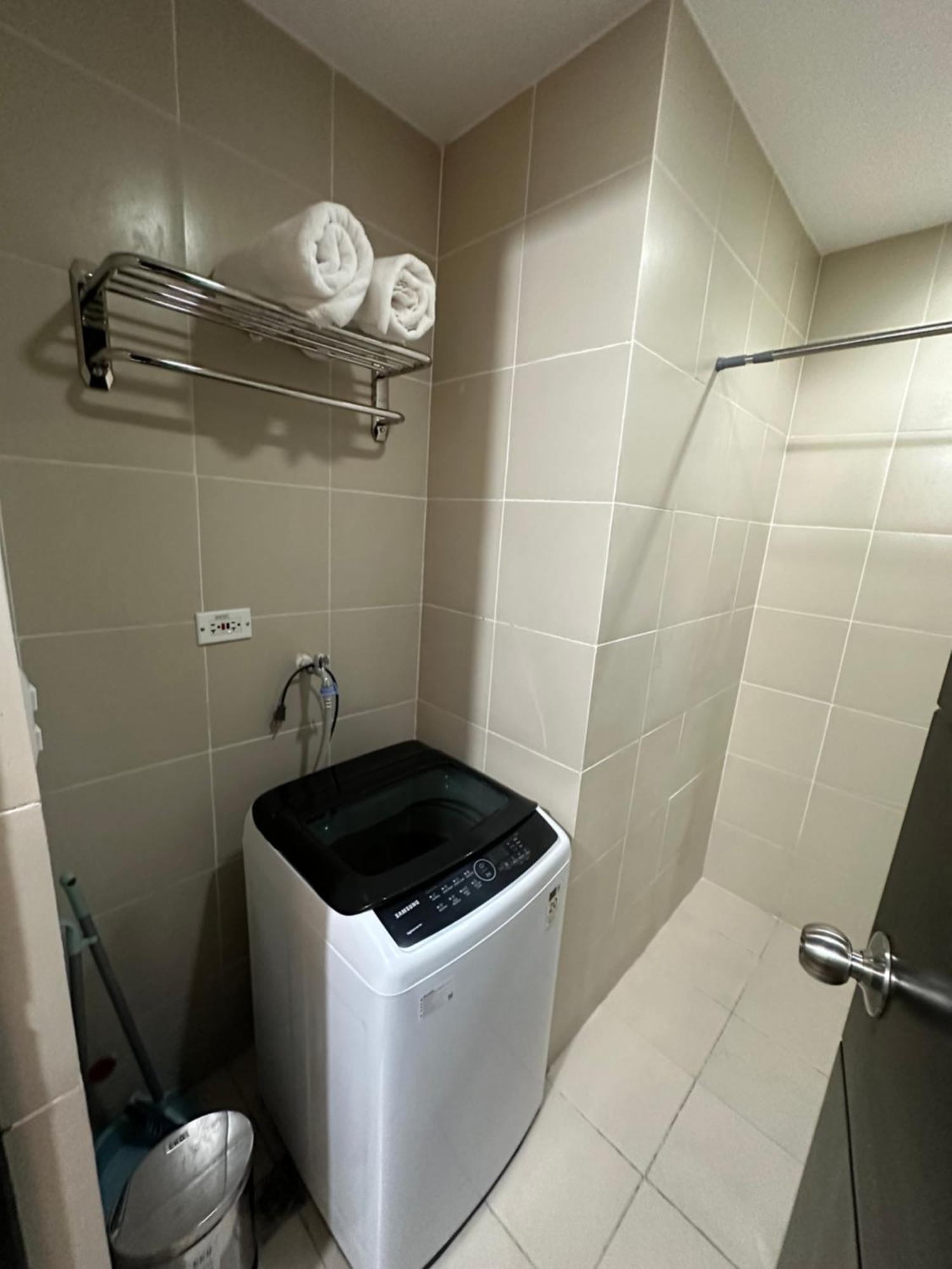 Apartment Cozy With Queen Size Bed In Araneta Quezon *