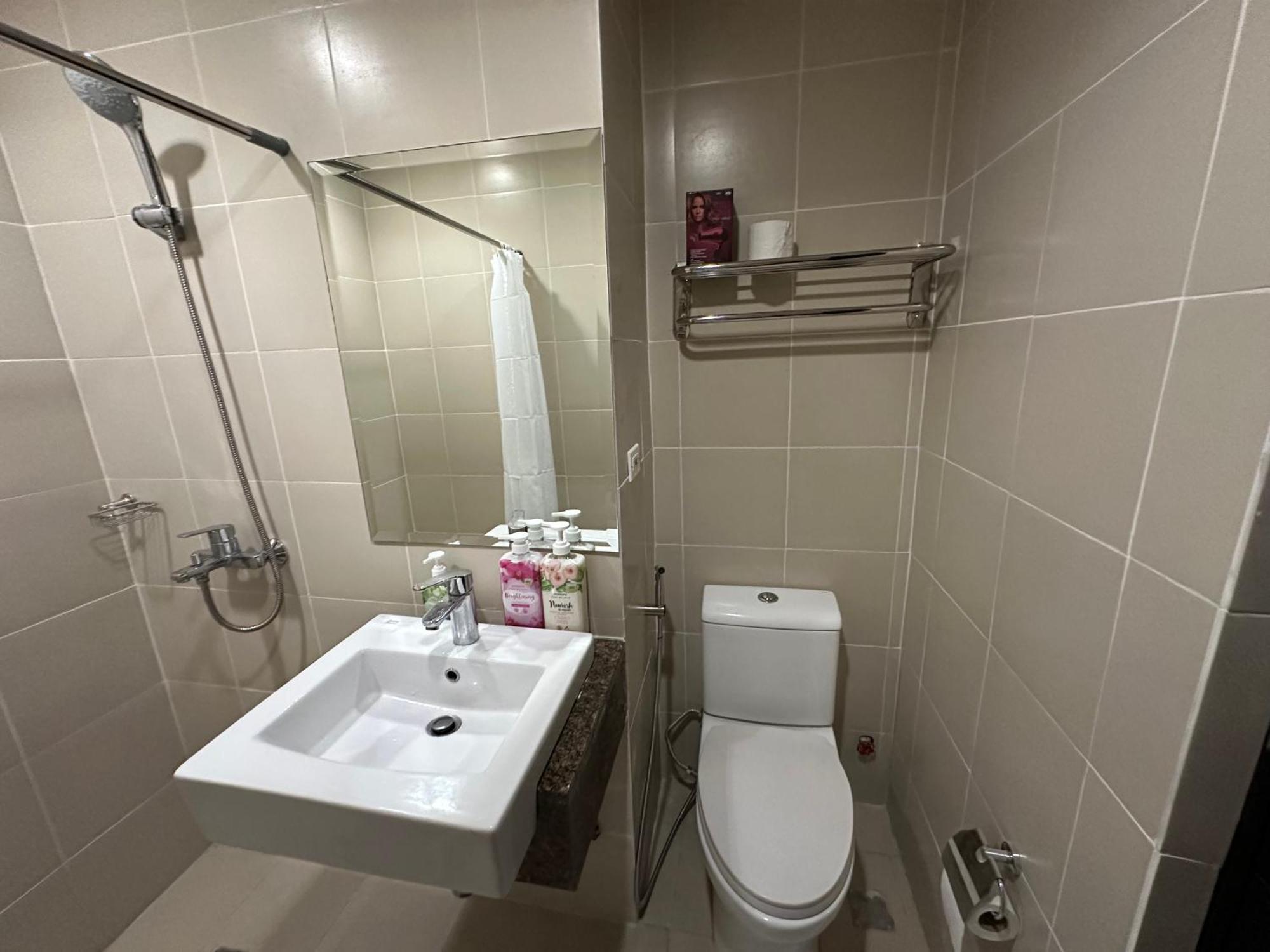 Apartment Cozy With Queen Size Bed In Araneta Quezon Manila