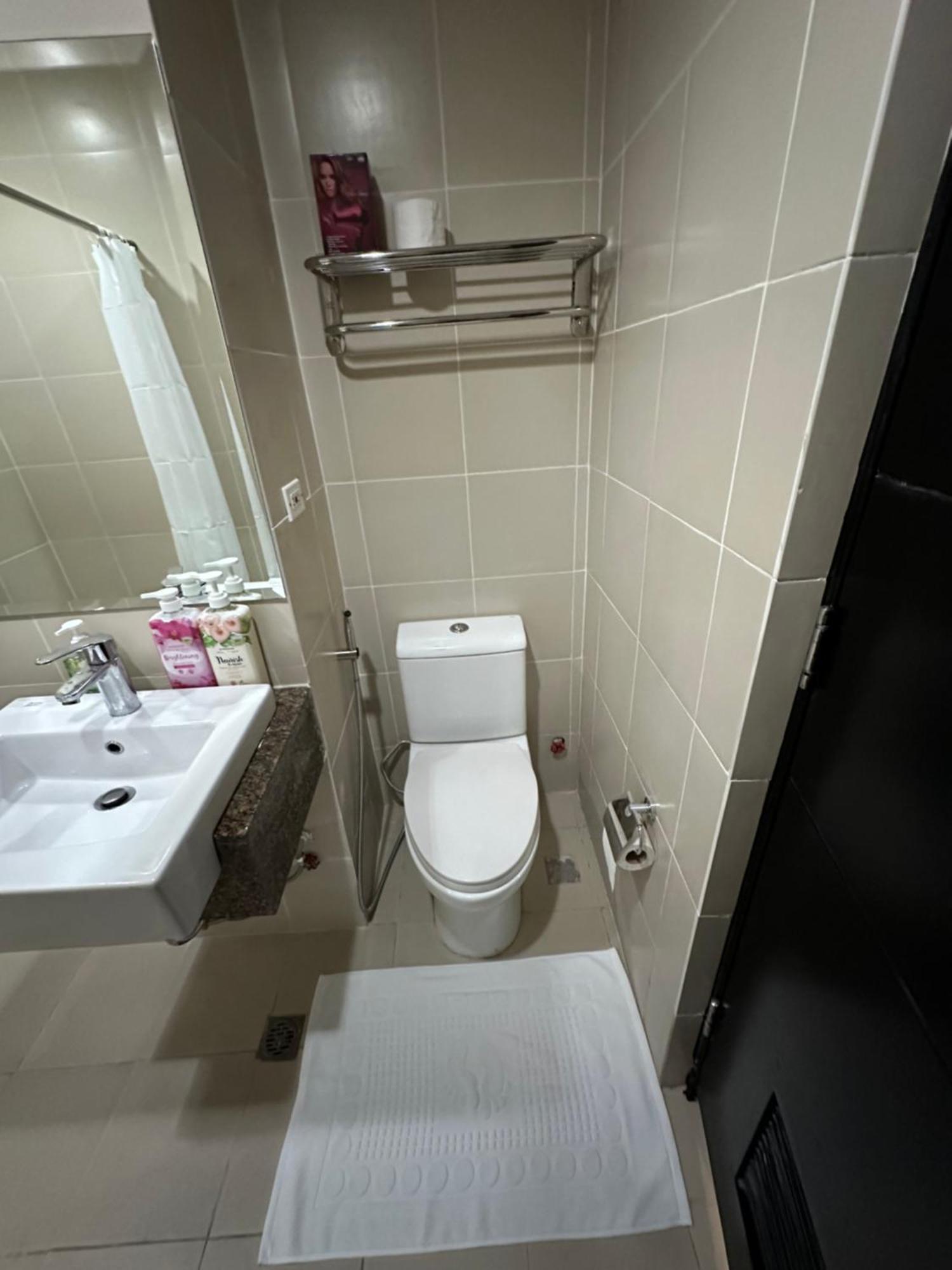 Cozy With Queen Size Bed In Araneta Quezon Apartment Manila